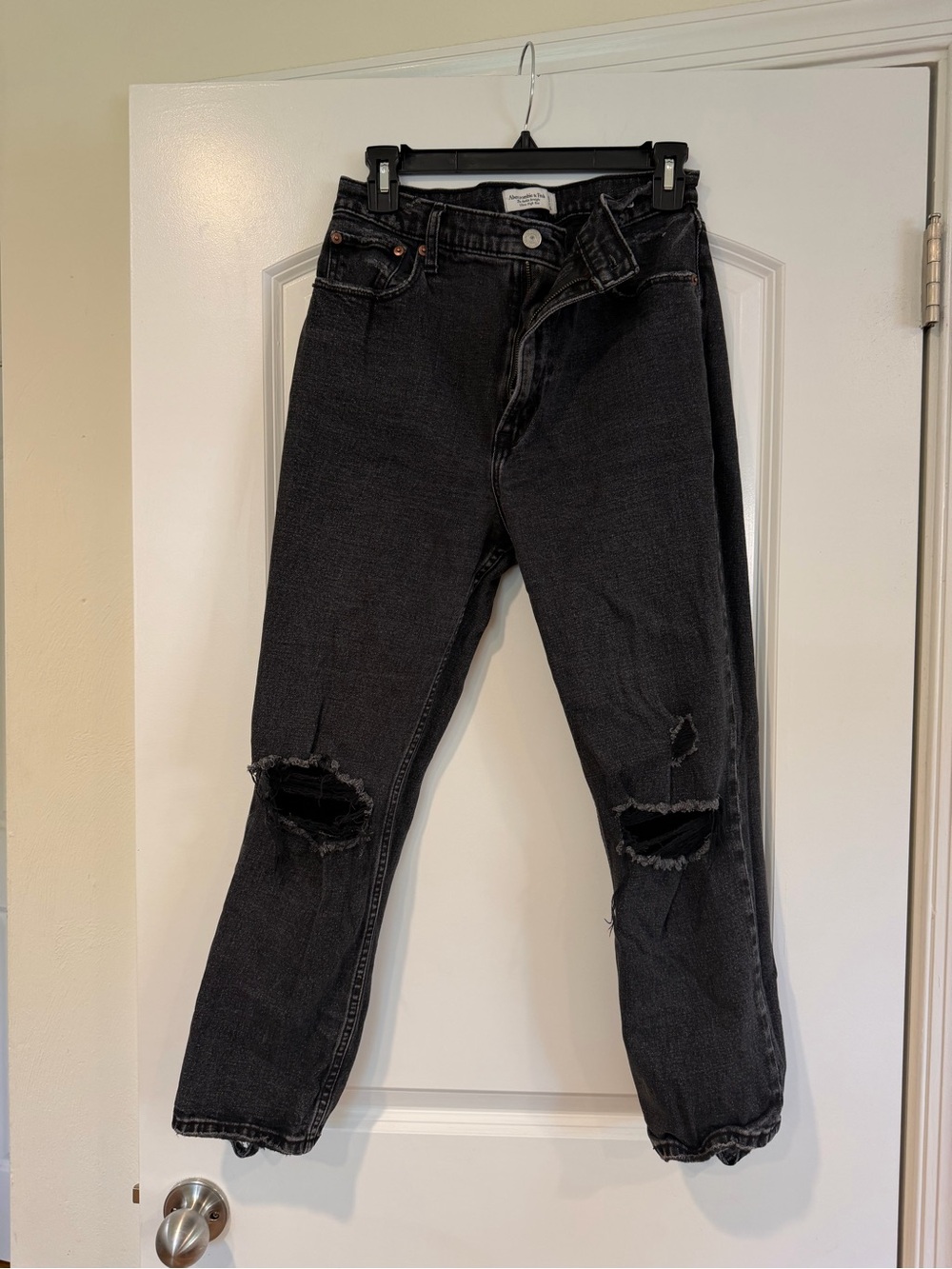 A&F curve love Distressed High-Rise Jeans